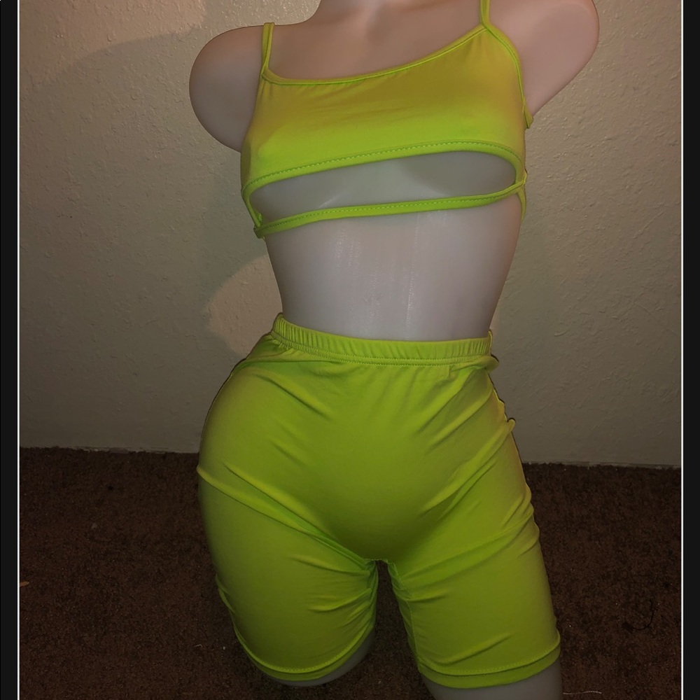 Beautiful lime set (Stretchy) Medium size